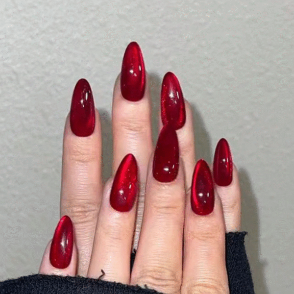 ✅ 12 stunning nails set ✅ Reusable 5–7 Times – Just clean and store carefully ✅ Standard Size – Designed to fit most nail shapes comfortably ✅ Quick Application – No mess, no stress! ✅ Accessories : Nail Glue Stickers, Alcohol Wipes, Mini Nail File/Nailer, Nail Puff